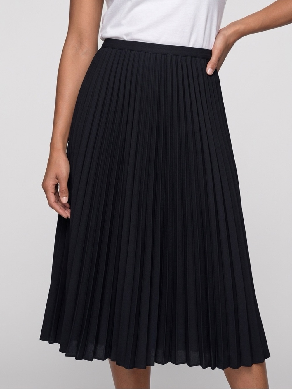 Vince Black Knife Pleated Midi Skirt High Waist Womens Size 6